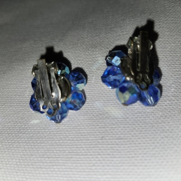 Blue crystal clip earrings - Picture 3 of 4